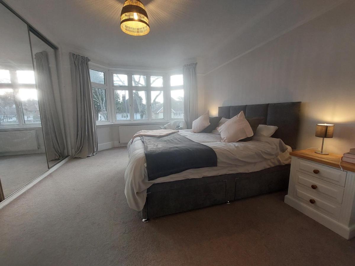 Beach House, With Bbq Lodge And Hot Tub! Bournemouth Exterior foto